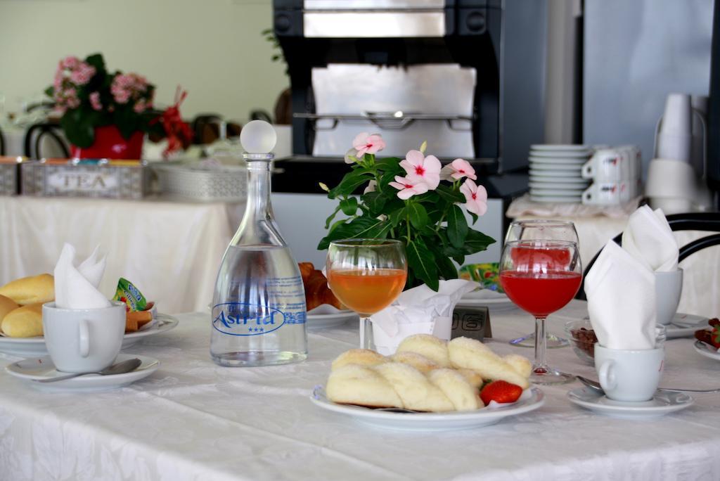 Hotel Astrid Cervia Esterno foto