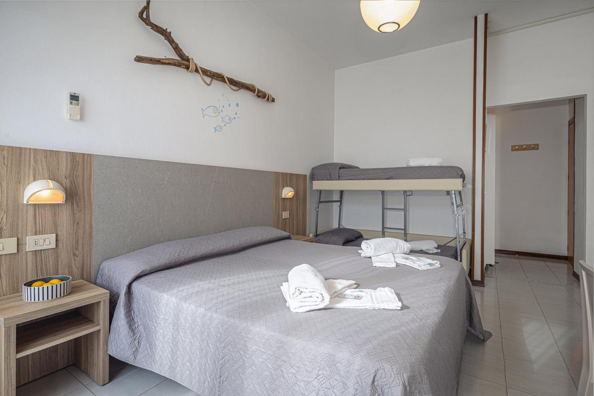 Hotel Astrid Cervia Esterno foto