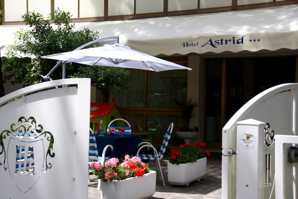 Hotel Astrid Cervia Esterno foto