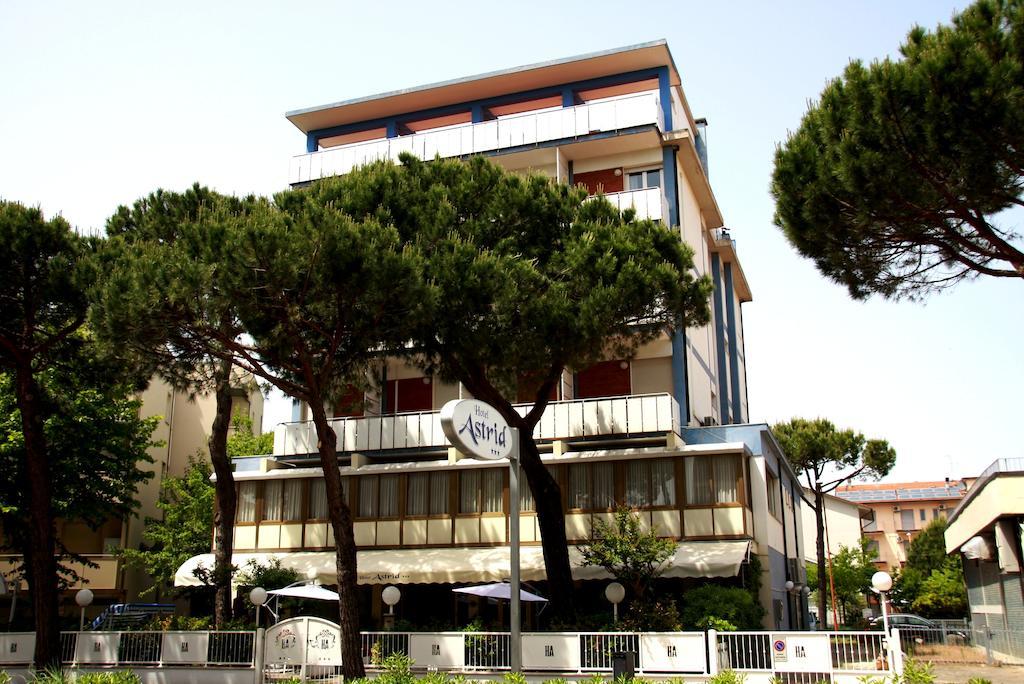 Hotel Astrid Cervia Esterno foto