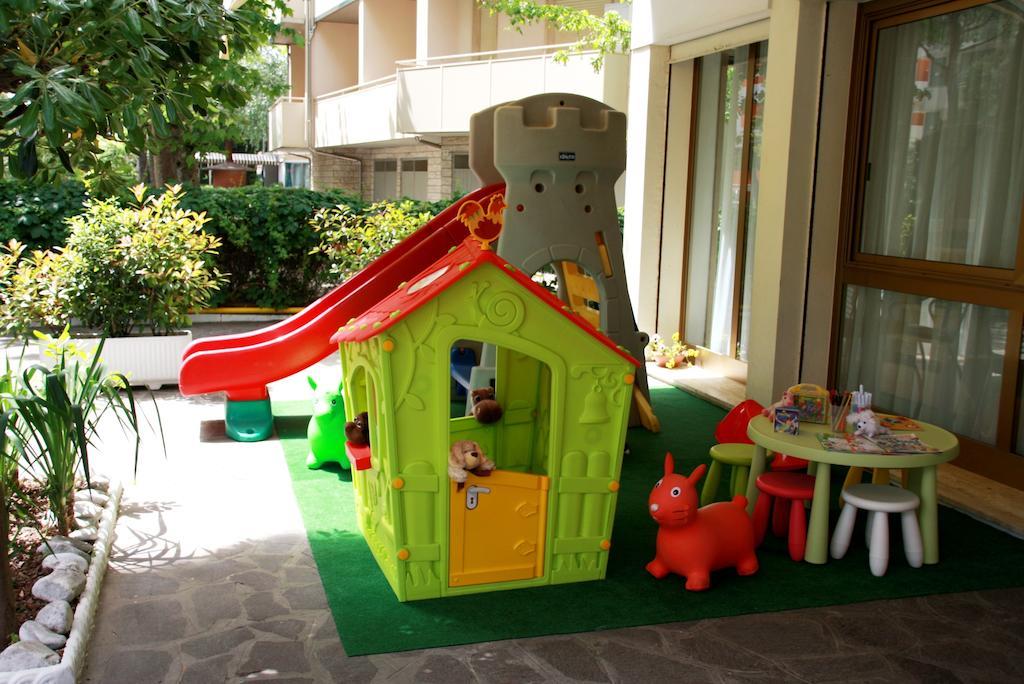 Hotel Astrid Cervia Esterno foto