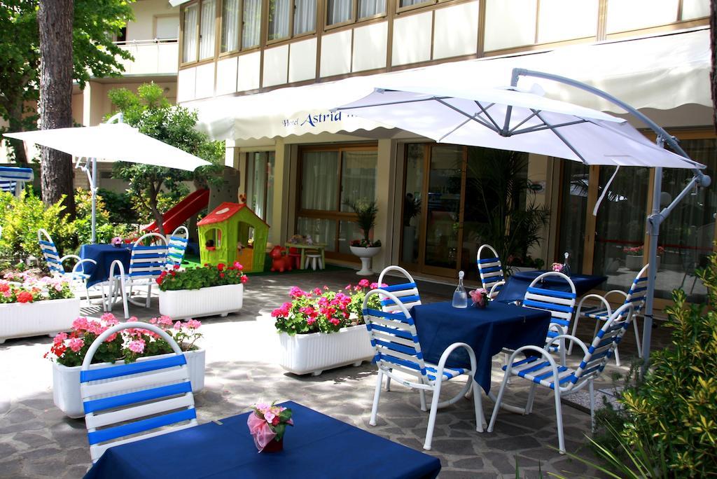 Hotel Astrid Cervia Esterno foto