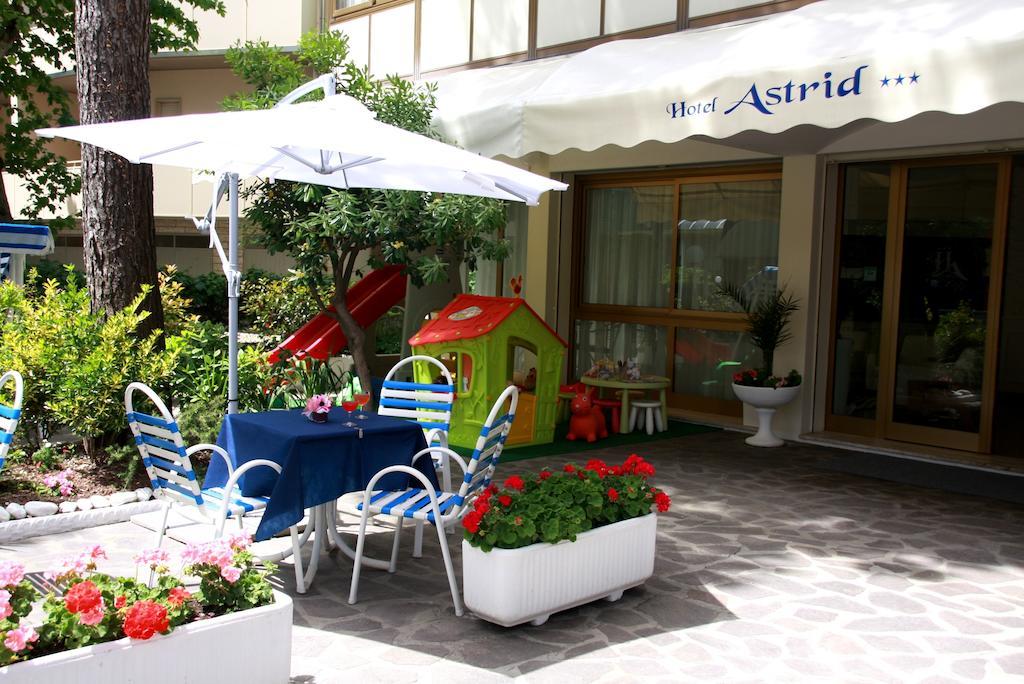 Hotel Astrid Cervia Esterno foto