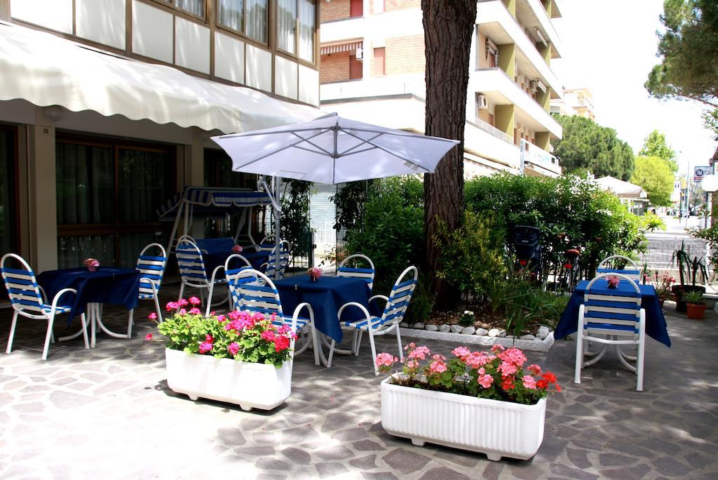 Hotel Astrid Cervia Esterno foto