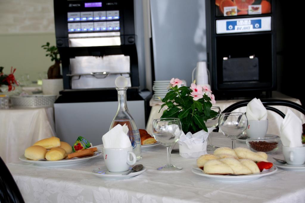Hotel Astrid Cervia Esterno foto