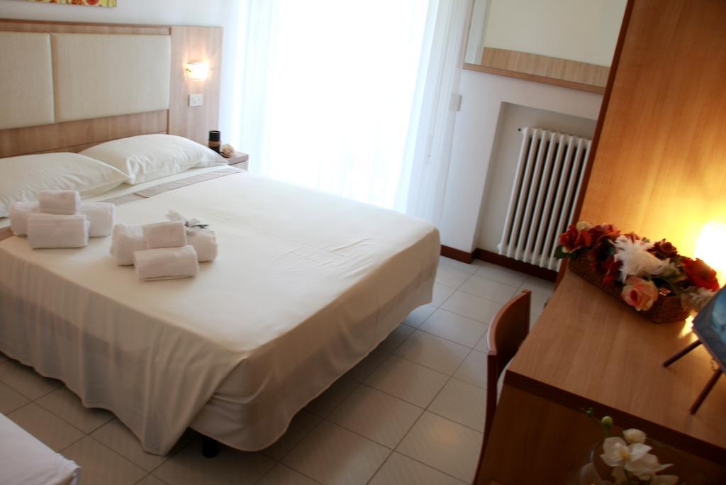 Hotel Astrid Cervia Camera foto