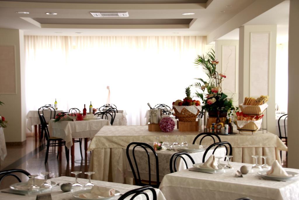 Hotel Astrid Cervia Esterno foto