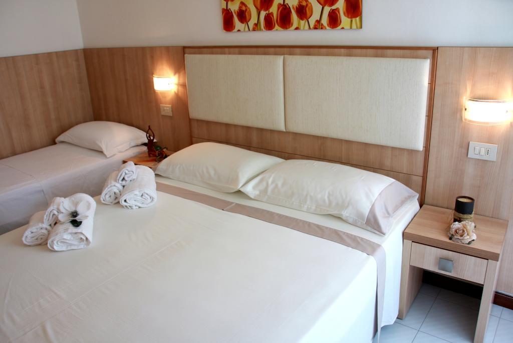 Hotel Astrid Cervia Esterno foto
