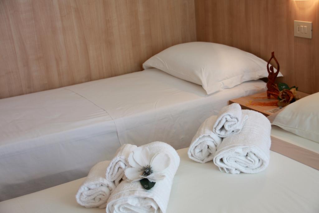 Hotel Astrid Cervia Esterno foto