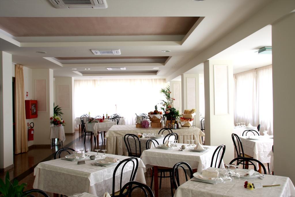 Hotel Astrid Cervia Esterno foto