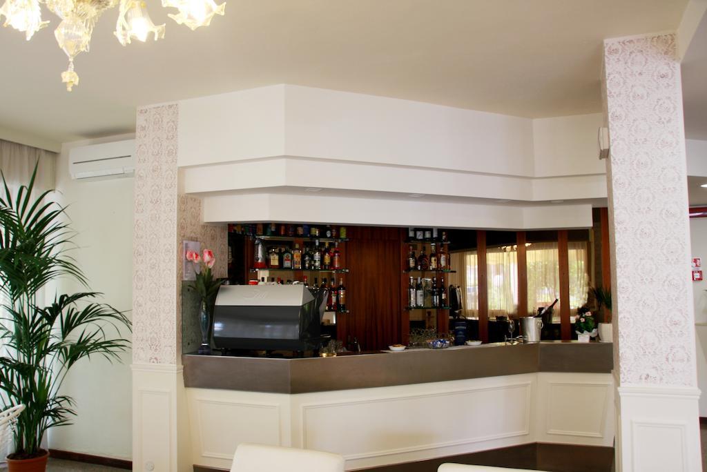 Hotel Astrid Cervia Esterno foto