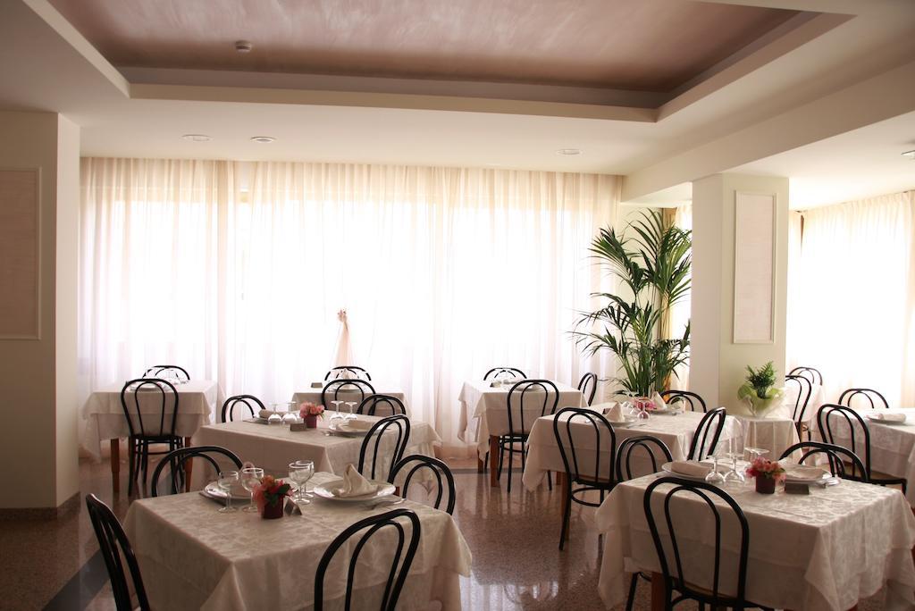 Hotel Astrid Cervia Esterno foto