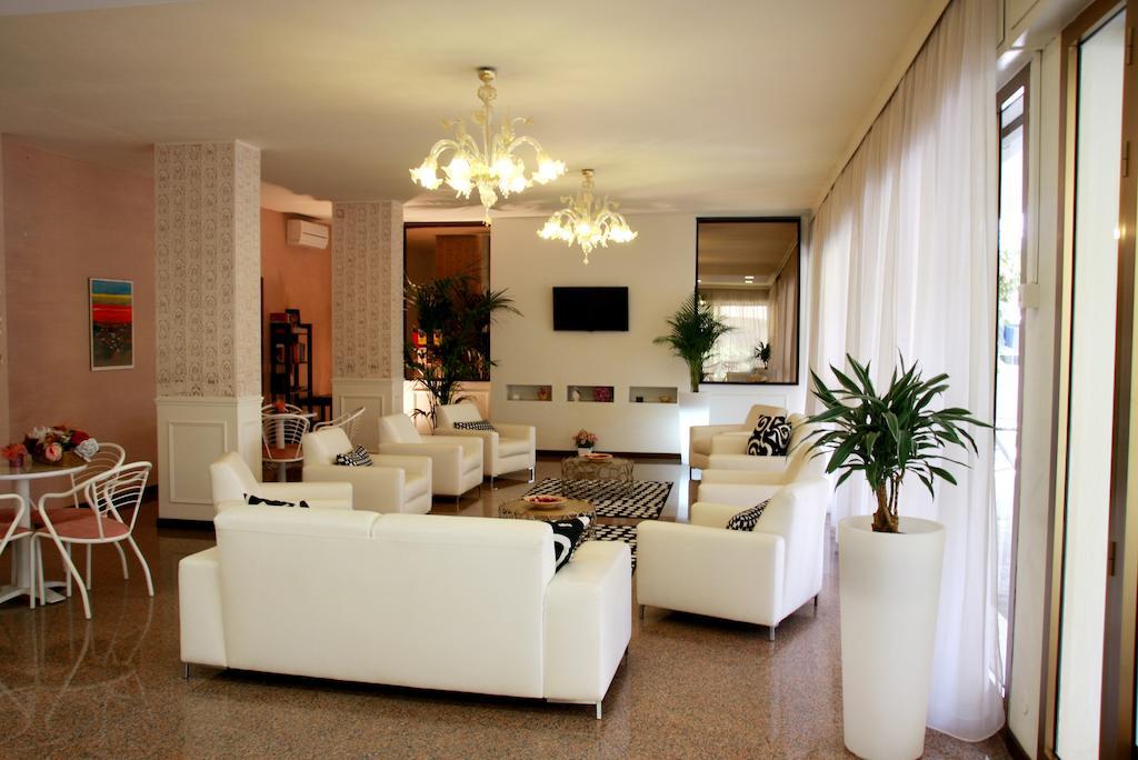 Hotel Astrid Cervia Esterno foto